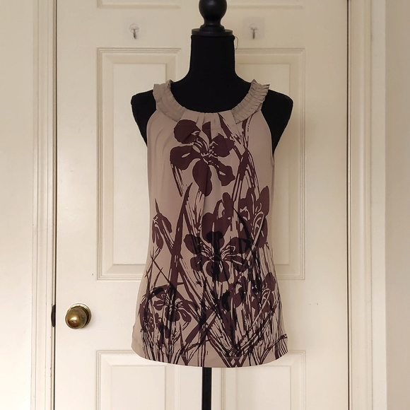 NWT. The Limited Stretch Sleeveless Floral Blouse with neckline design. - Picture 1 of 4